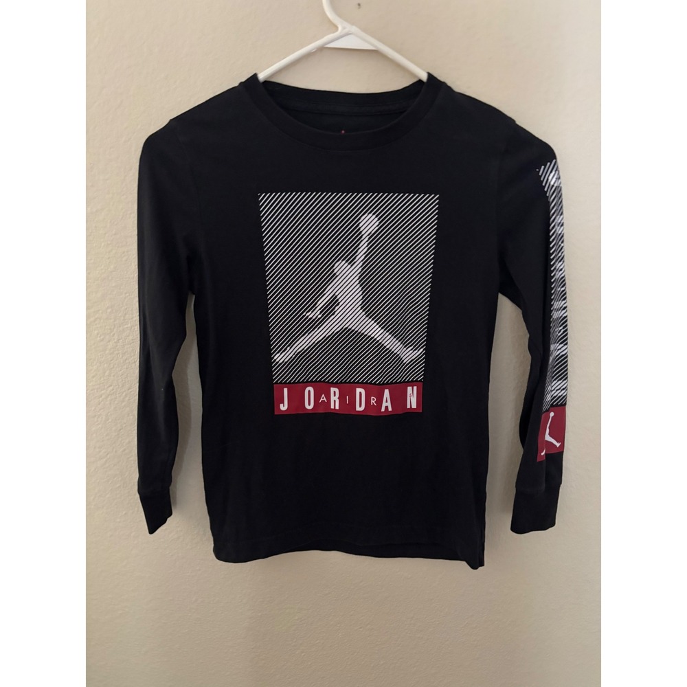 Jordan Boys Black Jumpman Logo Long Sleeve Graphic T-Shirt  Small 8-10
A1233